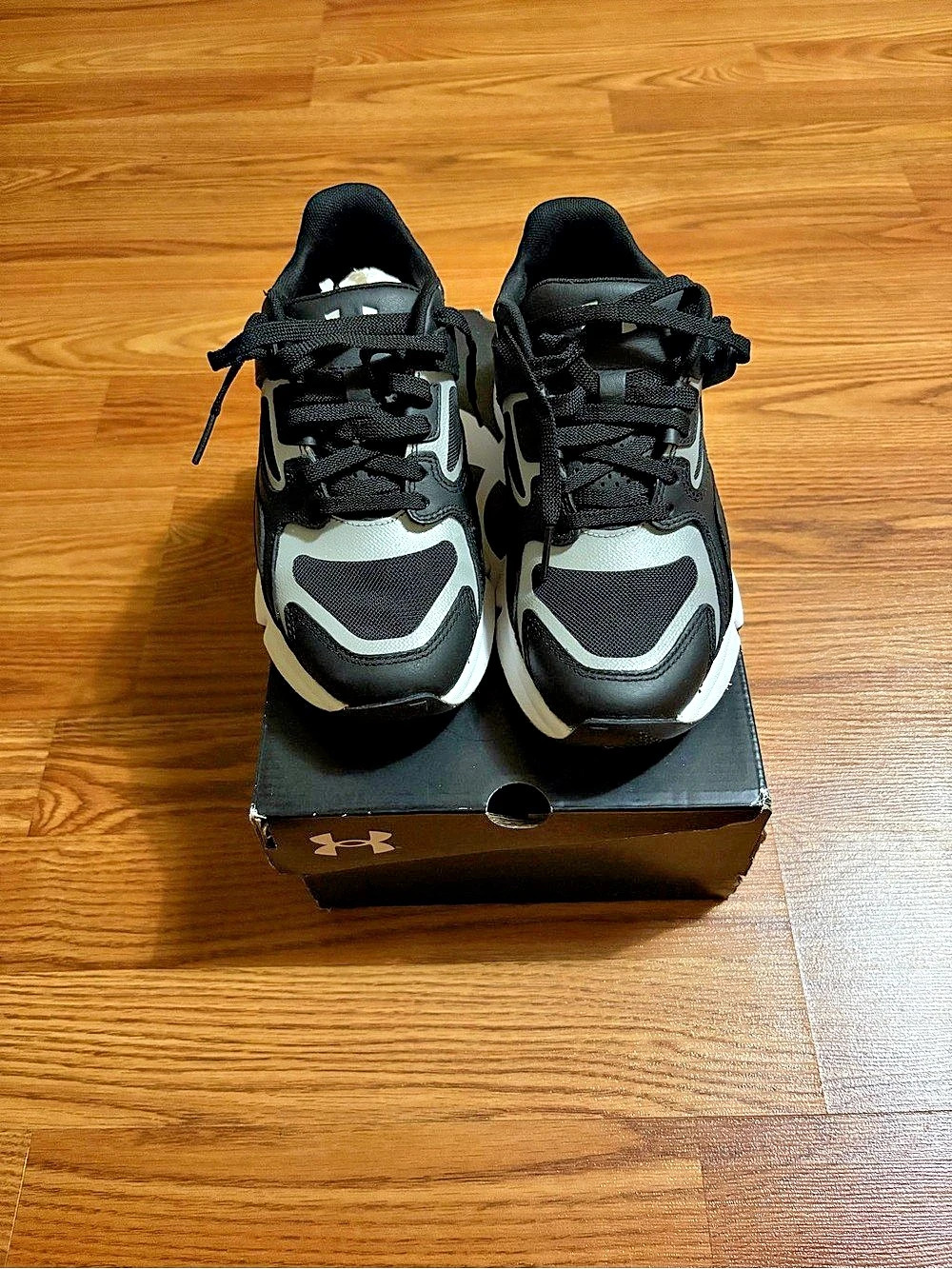 Under Armour UA Forge 96 Leather Reissue Athletic Shoes Black & White US 4.5